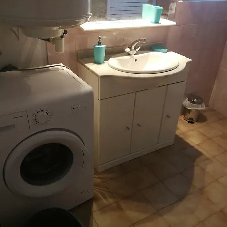 Petite Maison Proche De La Gare بيت للعطل *